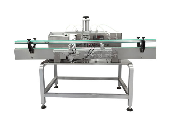 小型液體四頭磁力泵灌裝機(jī),小瓶漱口水自動灌裝機(jī)